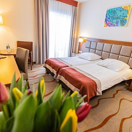 Hotel Olivia Medical Spa Skomielna Czarna Kültér fotó