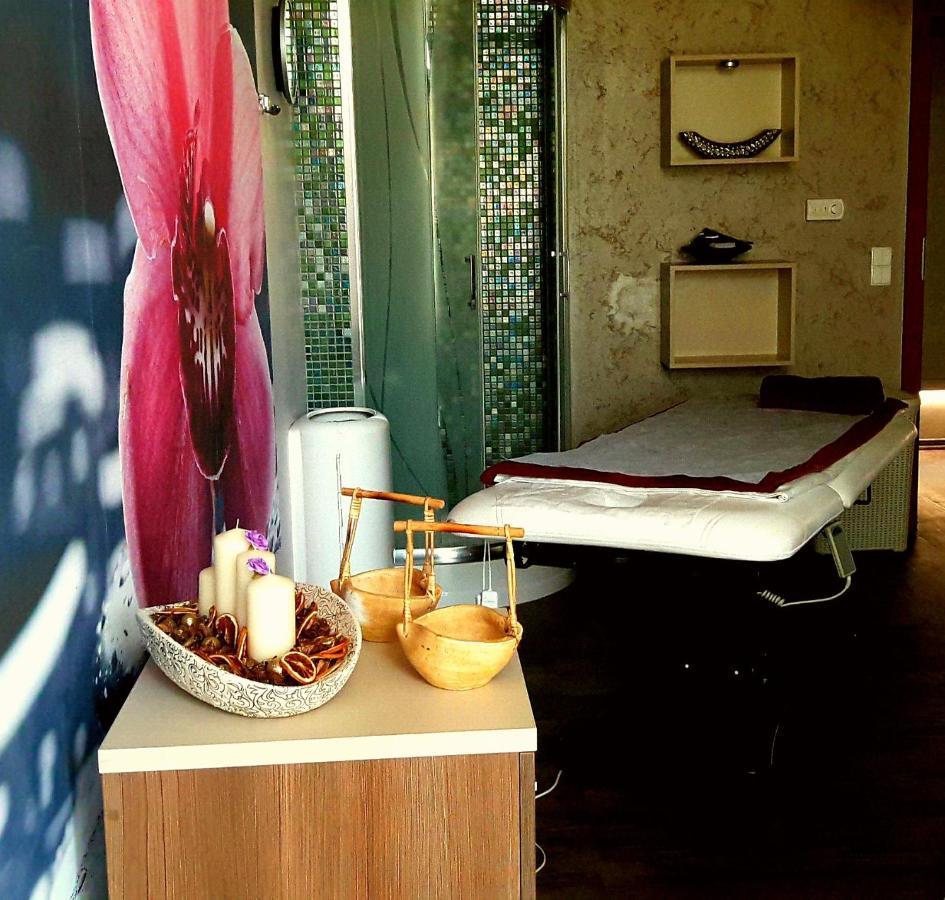 Hotel Olivia Medical Spa Skomielna Czarna Kültér fotó