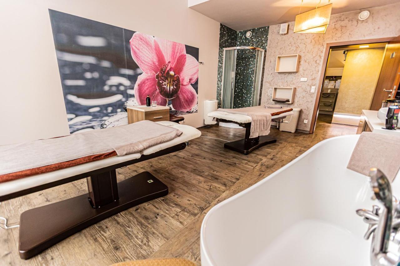 Hotel Olivia Medical Spa Skomielna Czarna Kültér fotó