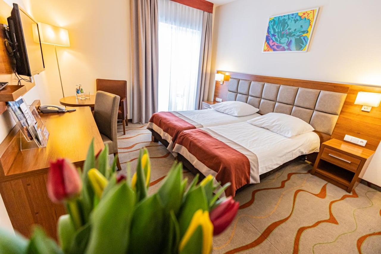 Hotel Olivia Medical Spa Skomielna Czarna Kültér fotó