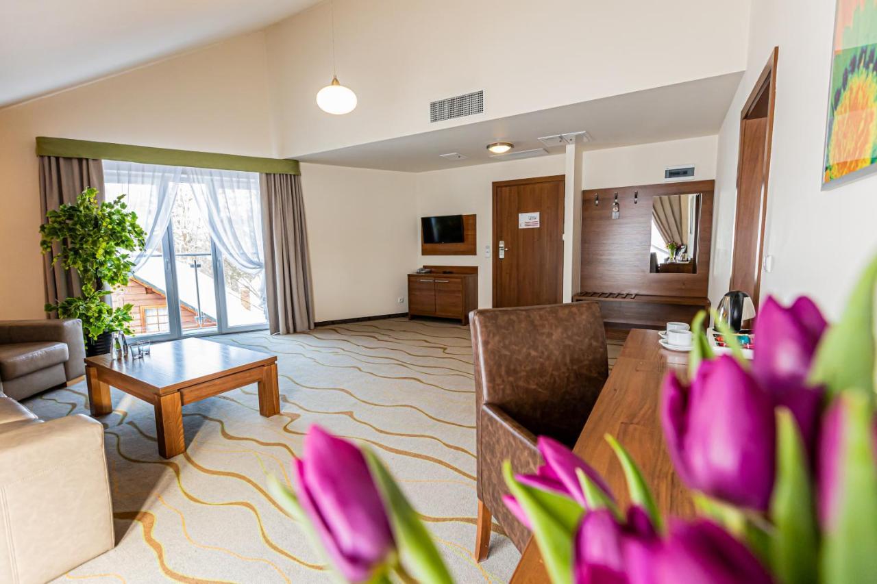 Hotel Olivia Medical Spa Skomielna Czarna Kültér fotó