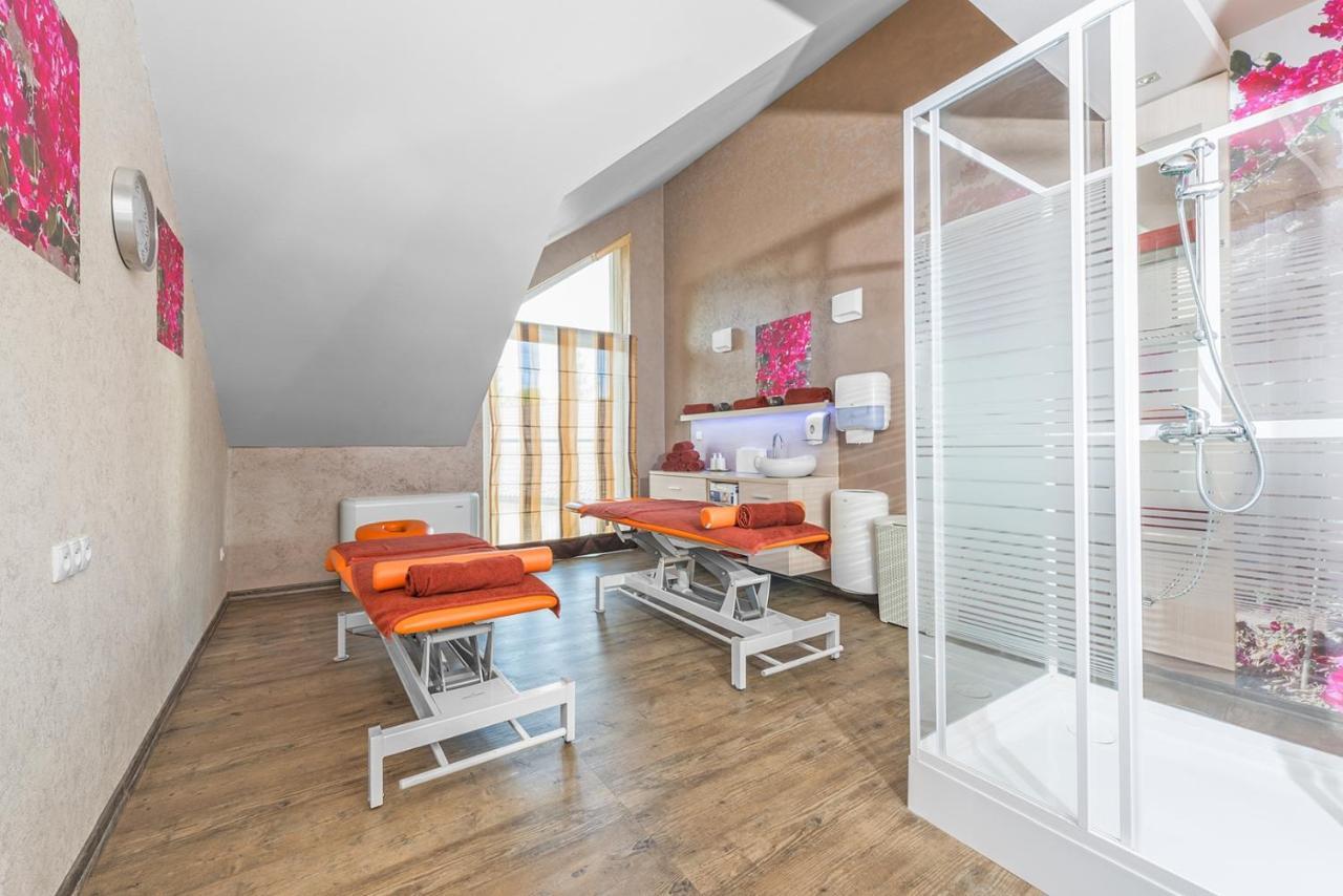 Hotel Olivia Medical Spa Skomielna Czarna Kültér fotó