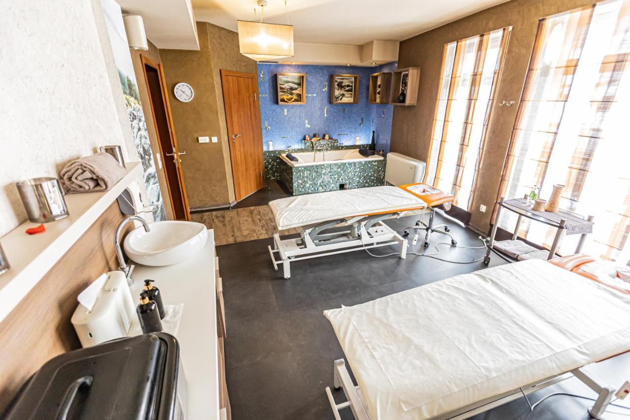 Hotel Olivia Medical Spa Skomielna Czarna Kültér fotó