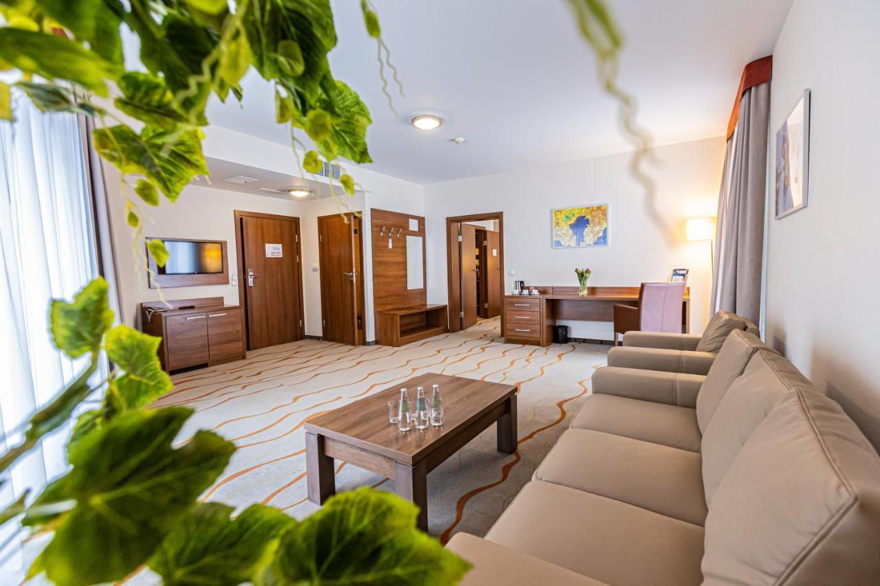 Hotel Olivia Medical Spa Skomielna Czarna Kültér fotó