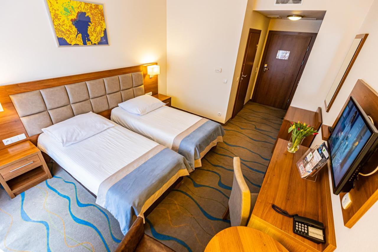 Hotel Olivia Medical Spa Skomielna Czarna Kültér fotó