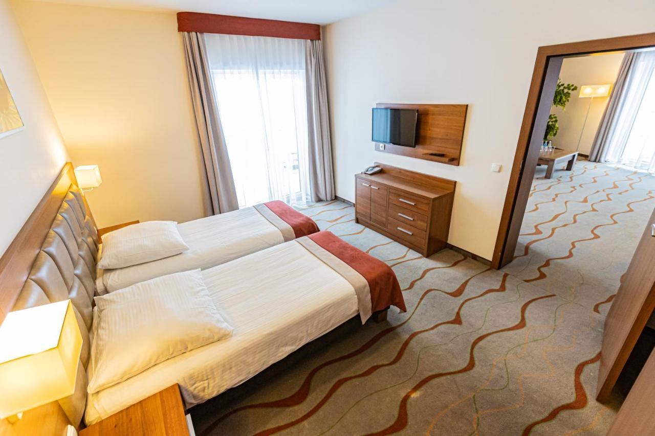 Hotel Olivia Medical Spa Skomielna Czarna Kültér fotó