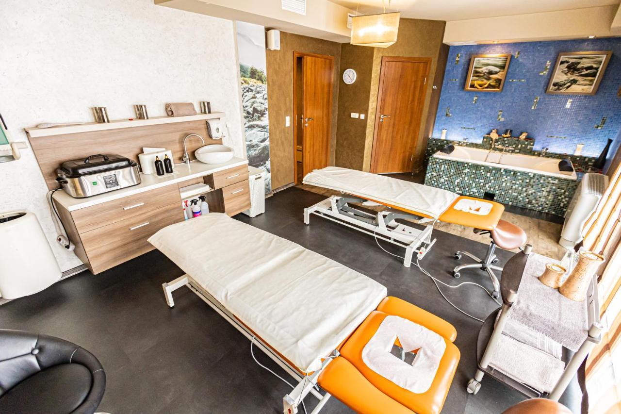 Hotel Olivia Medical Spa Skomielna Czarna Kültér fotó