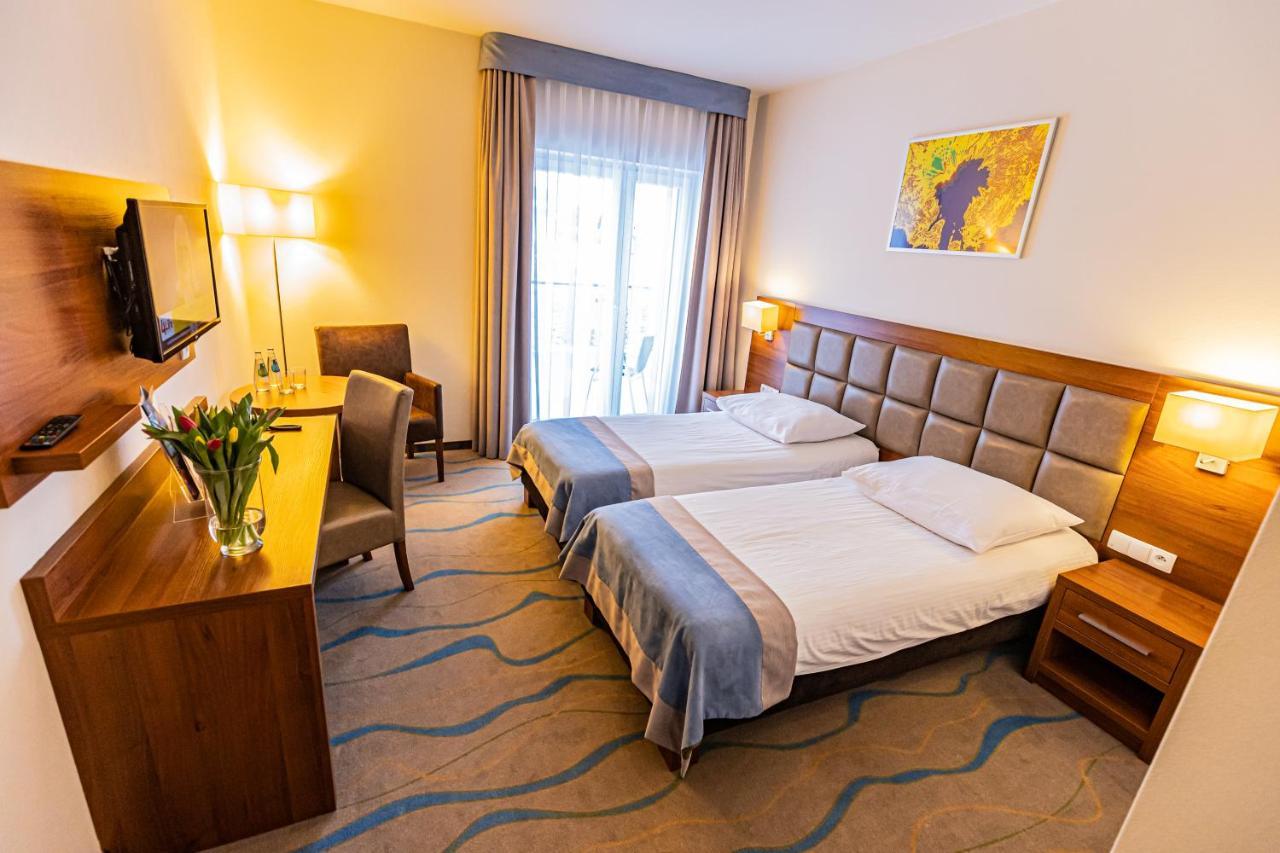 Hotel Olivia Medical Spa Skomielna Czarna Kültér fotó