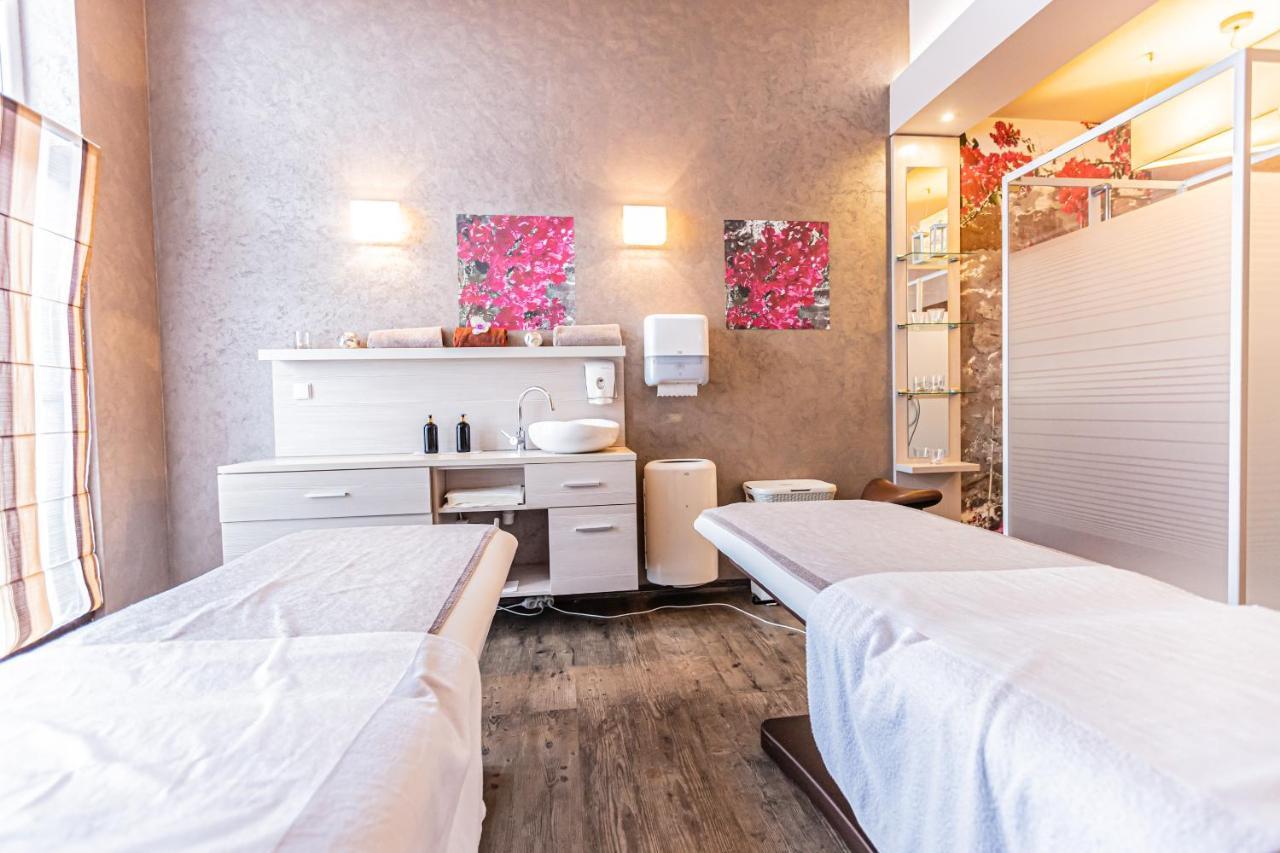 Hotel Olivia Medical Spa Skomielna Czarna Kültér fotó