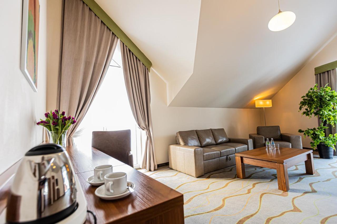 Hotel Olivia Medical Spa Skomielna Czarna Kültér fotó