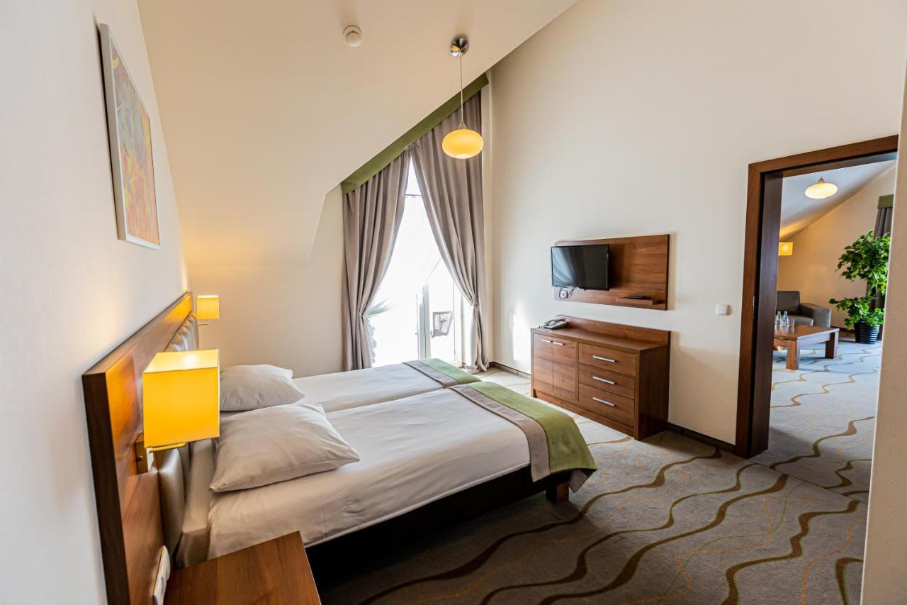 Hotel Olivia Medical Spa Skomielna Czarna Kültér fotó