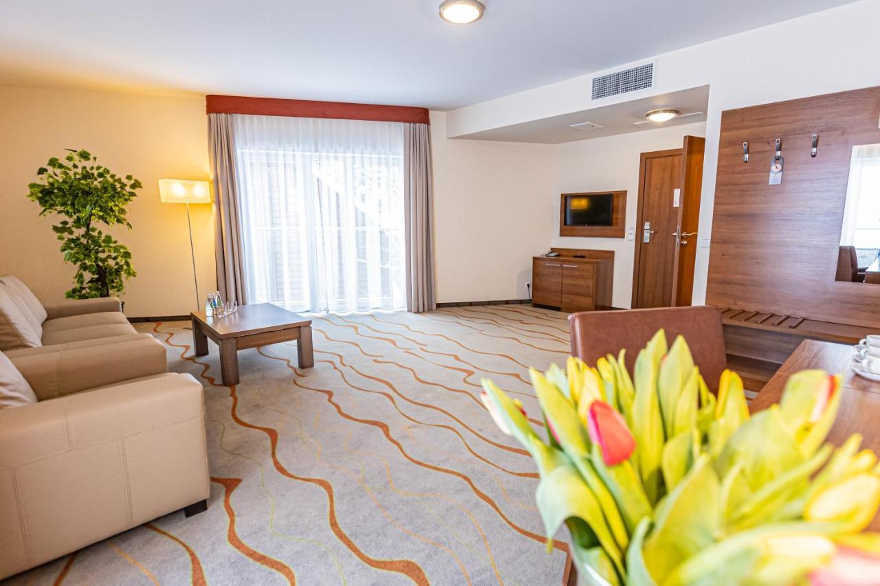 Hotel Olivia Medical Spa Skomielna Czarna Kültér fotó