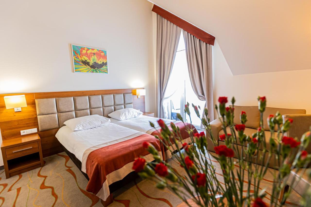 Hotel Olivia Medical Spa Skomielna Czarna Kültér fotó