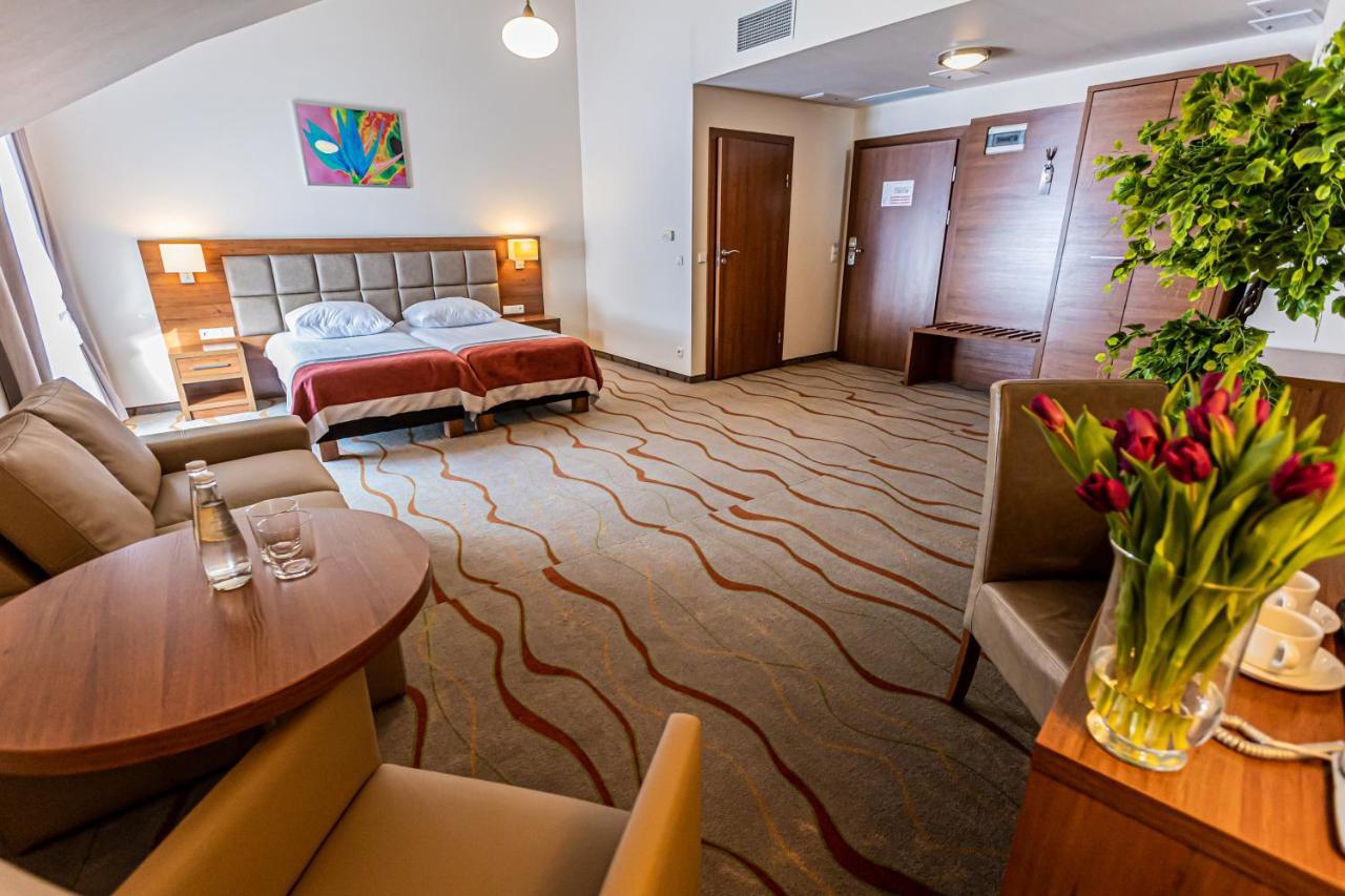Hotel Olivia Medical Spa Skomielna Czarna Kültér fotó