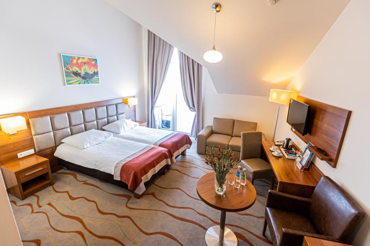 Hotel Olivia Medical Spa Skomielna Czarna Kültér fotó