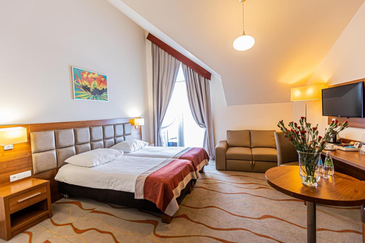 Hotel Olivia Medical Spa Skomielna Czarna Kültér fotó