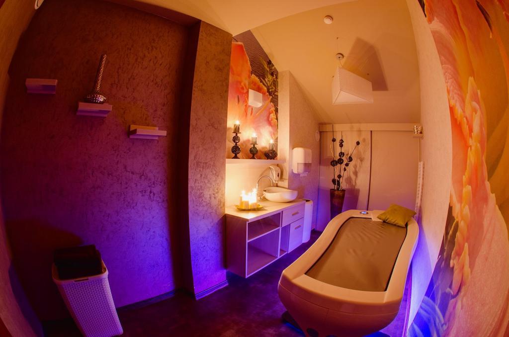 Hotel Olivia Medical Spa Skomielna Czarna Kültér fotó