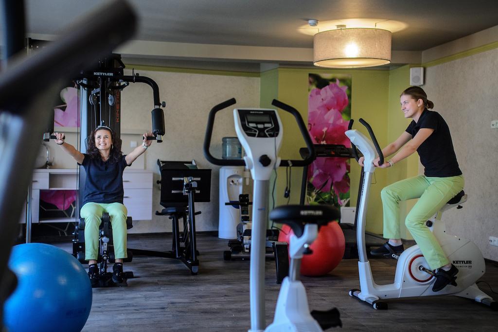 Hotel Olivia Medical Spa Skomielna Czarna Kültér fotó