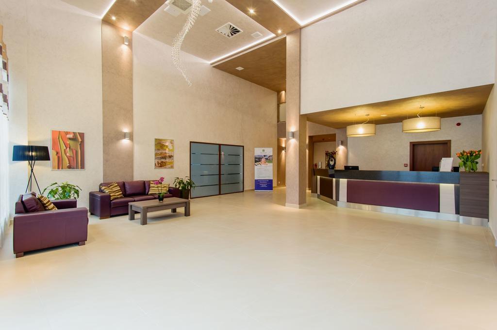 Hotel Olivia Medical Spa Skomielna Czarna Kültér fotó